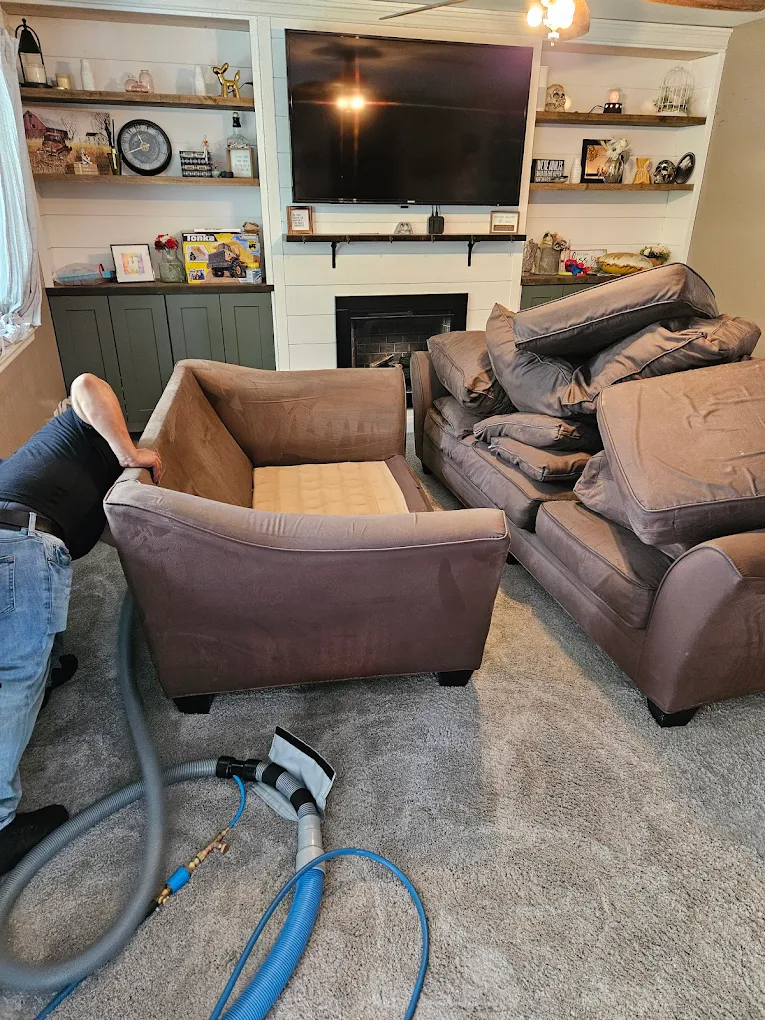 Sofa cleaning service